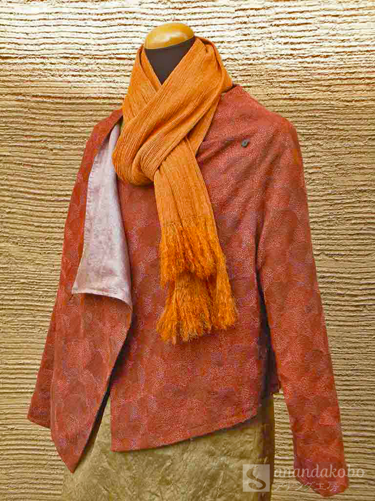 冬のスタイル 手刺繍ジャケットとスカーフ